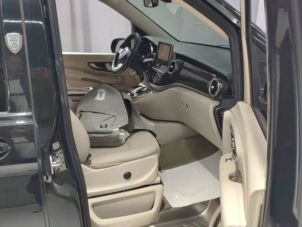 Фото 25 - Mercedes-Benz V-Class