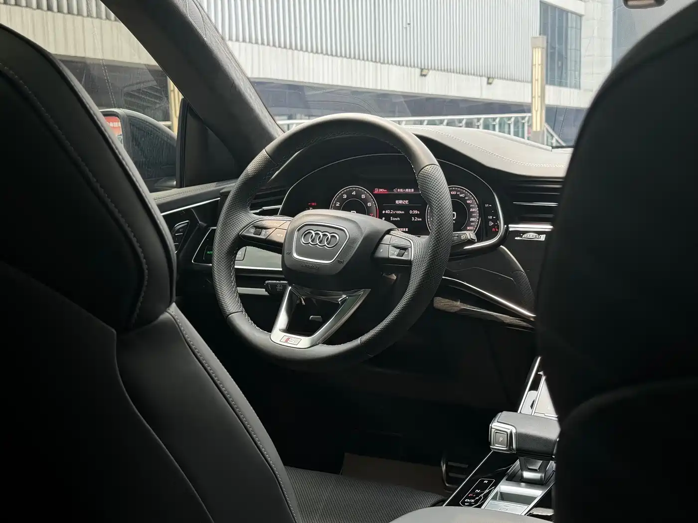 Audi Q8 2022 55 TFSI Exclusive Dynamic фото 10