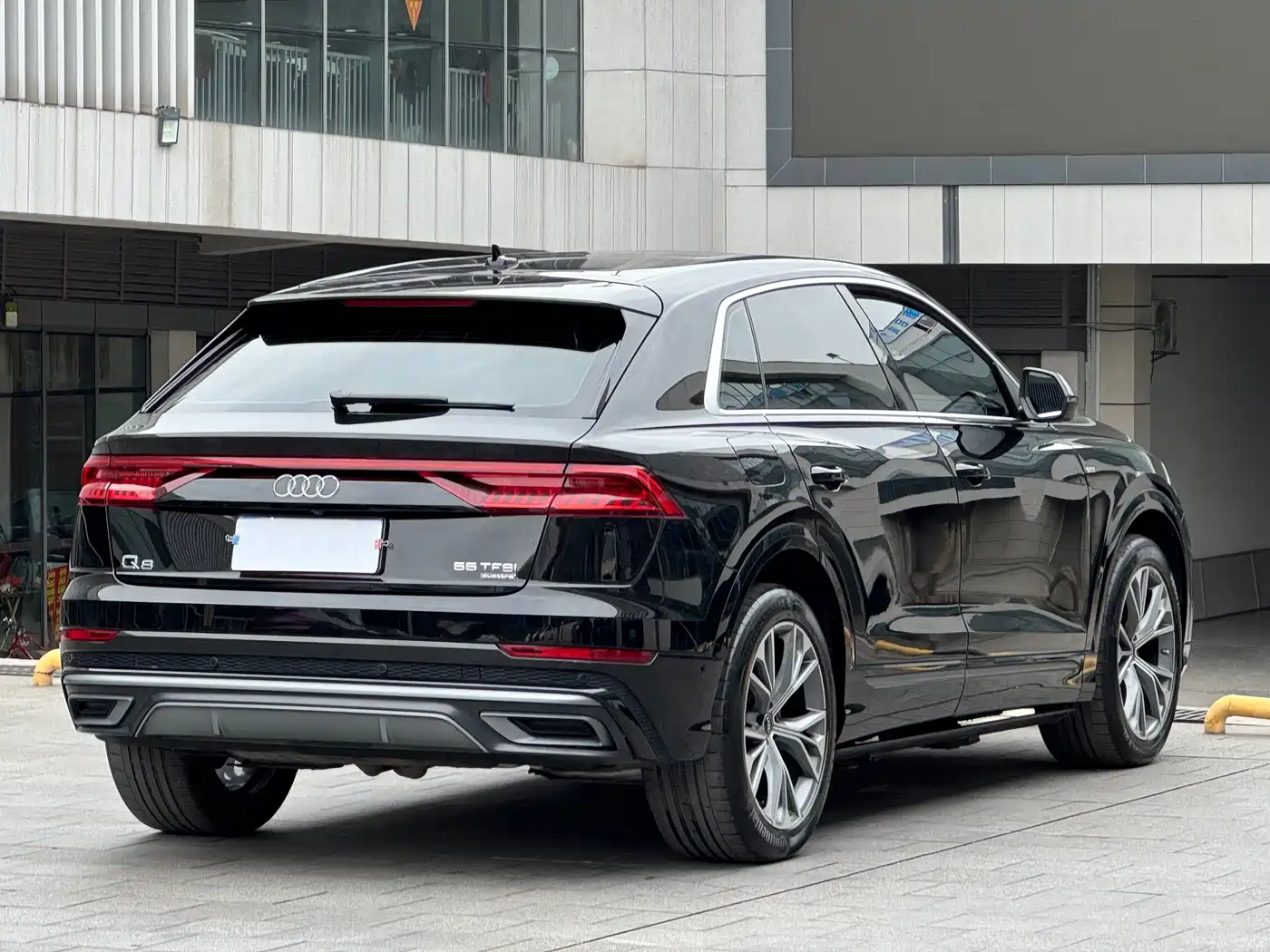 Audi Q8 2022 55 TFSI Luxury Dynamic фото 11
