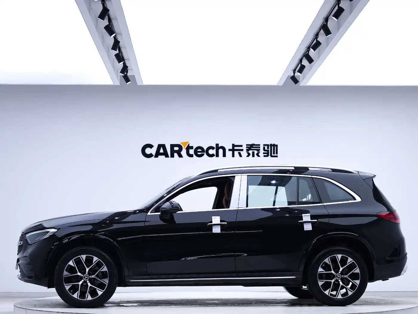 Mercedes-Benz GLC 2023 Facelift GLC 260 L 4MATIC Luxury 7-Seater фото 2