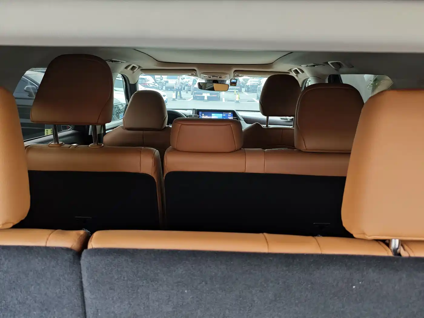Toyota Highlander 2023 2.5L Smart Hybrid Dual Engine AWD Premium 7-Seater фото 12
