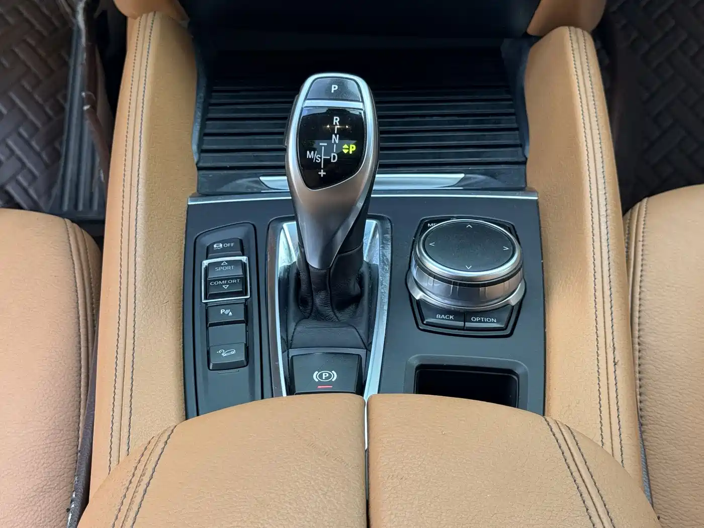 BMW X6 2015 xDrive35i Luxury Model фото 6
