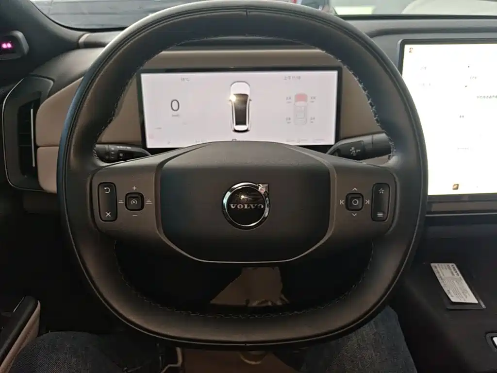 Photo 11 - Volvo XC70 Plug-in Hybrid