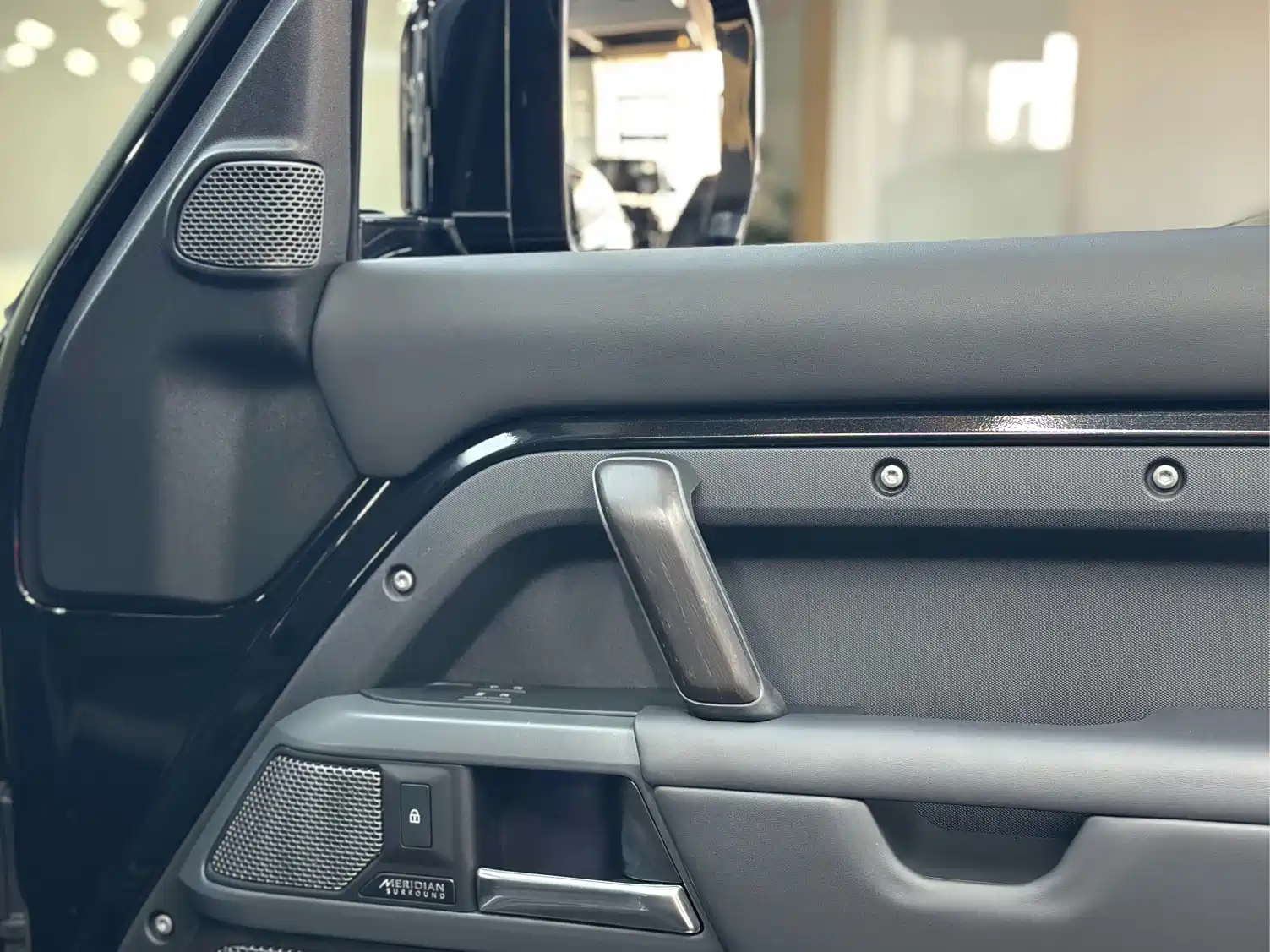 Photo 7 - Land Rover Defender