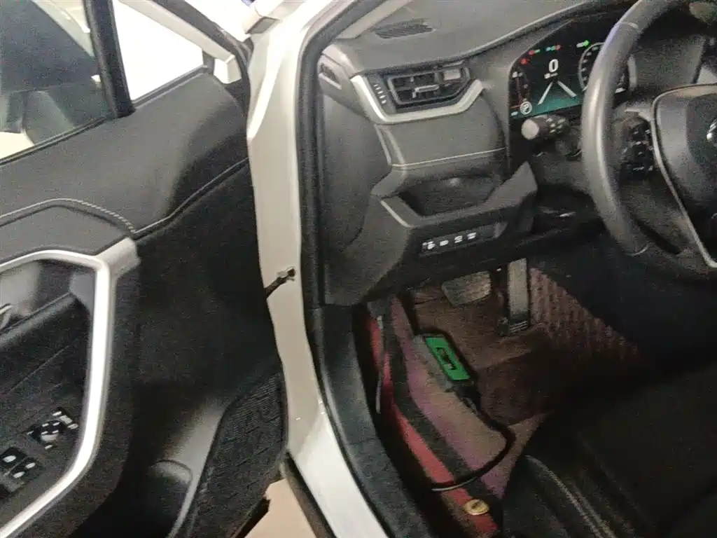 Toyota RAV4 Rongfang 2023 2.0L CVT FWD Style Plus Edition фото 16