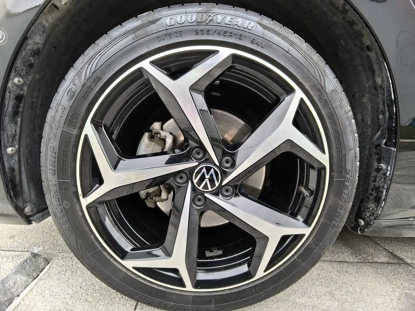Volkswagen Passat 2023 330TSI Starlight Premium Edition фото 17