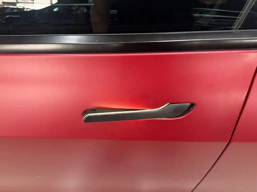 Фото 3 - Tesla Model 3