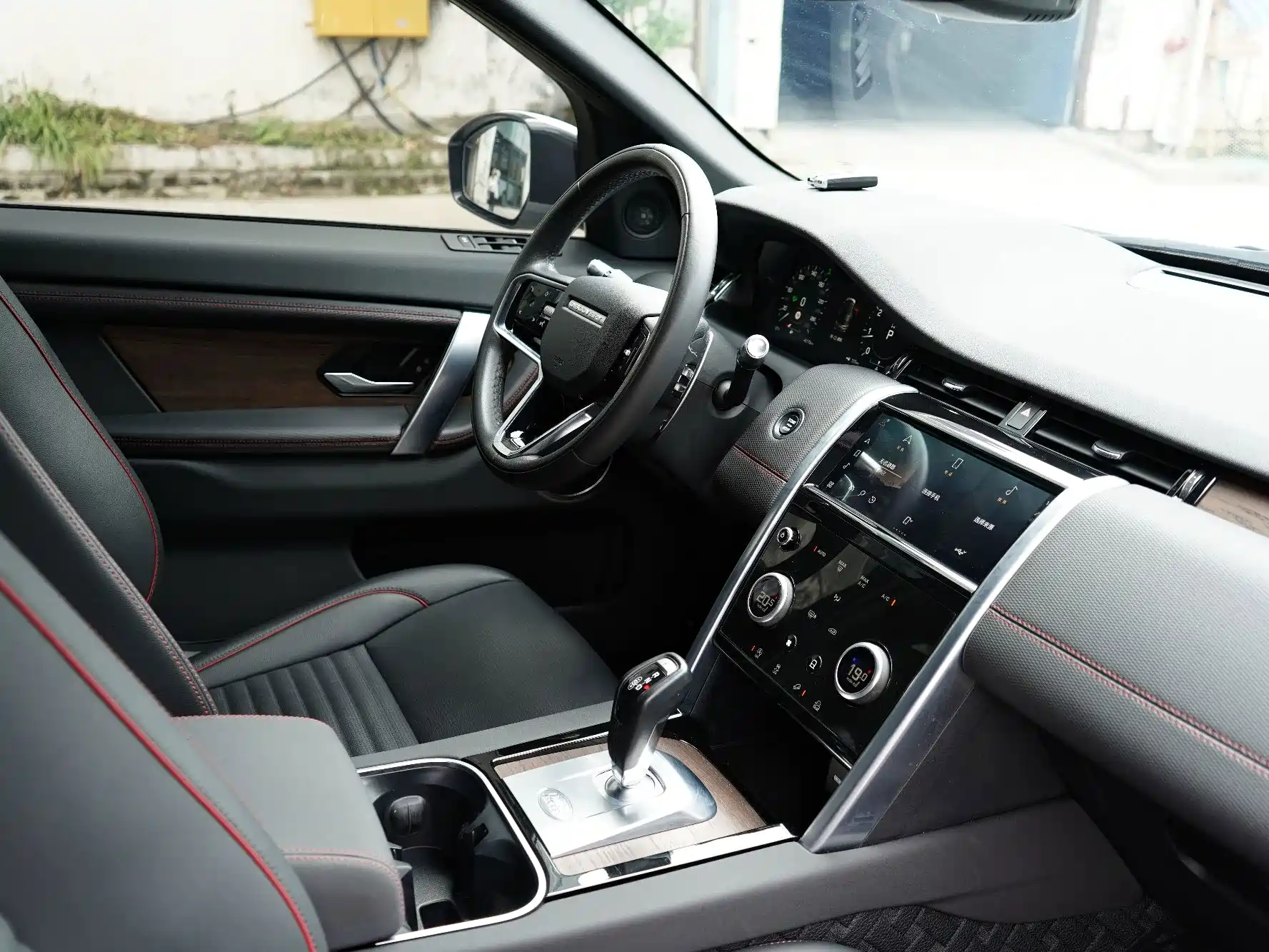 Фото 10 - Land Rover Discovery Sport