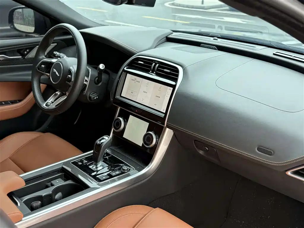 Jaguar XEL 2024 Model 2.0T 250PS R-DYNAMIC S Gloss Black Sport Edition фото 31