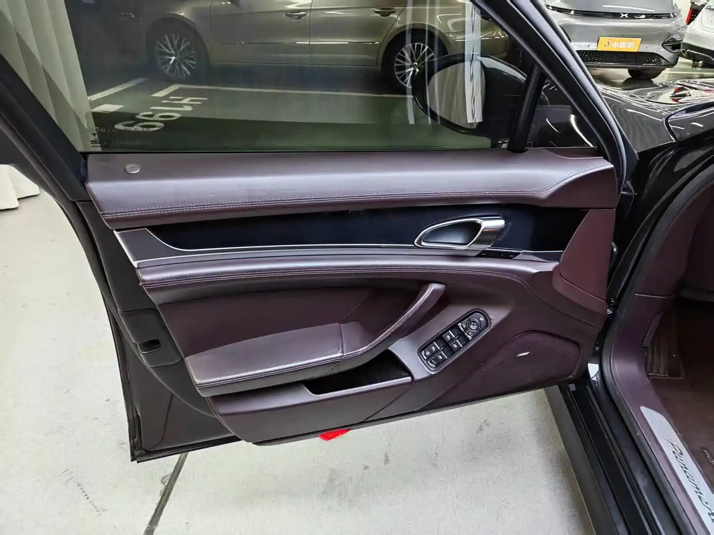 Porsche Panamera 2010 Panamera 4 3.6L фото 13