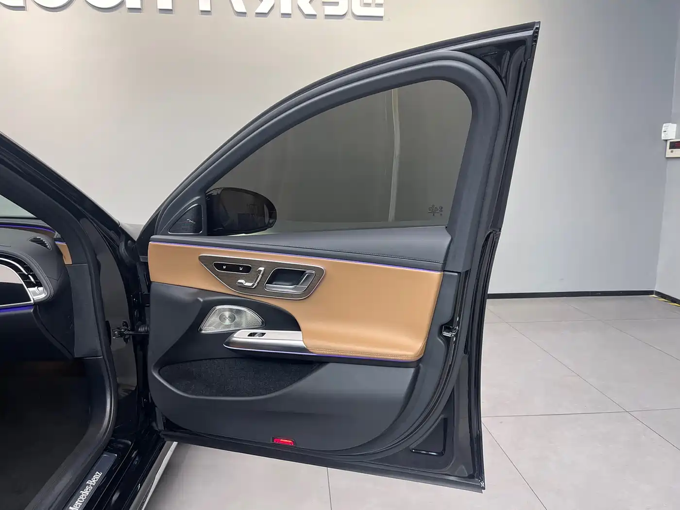 Mercedes-Benz E-Class 2024 Model E 300 L Luxury фото 28