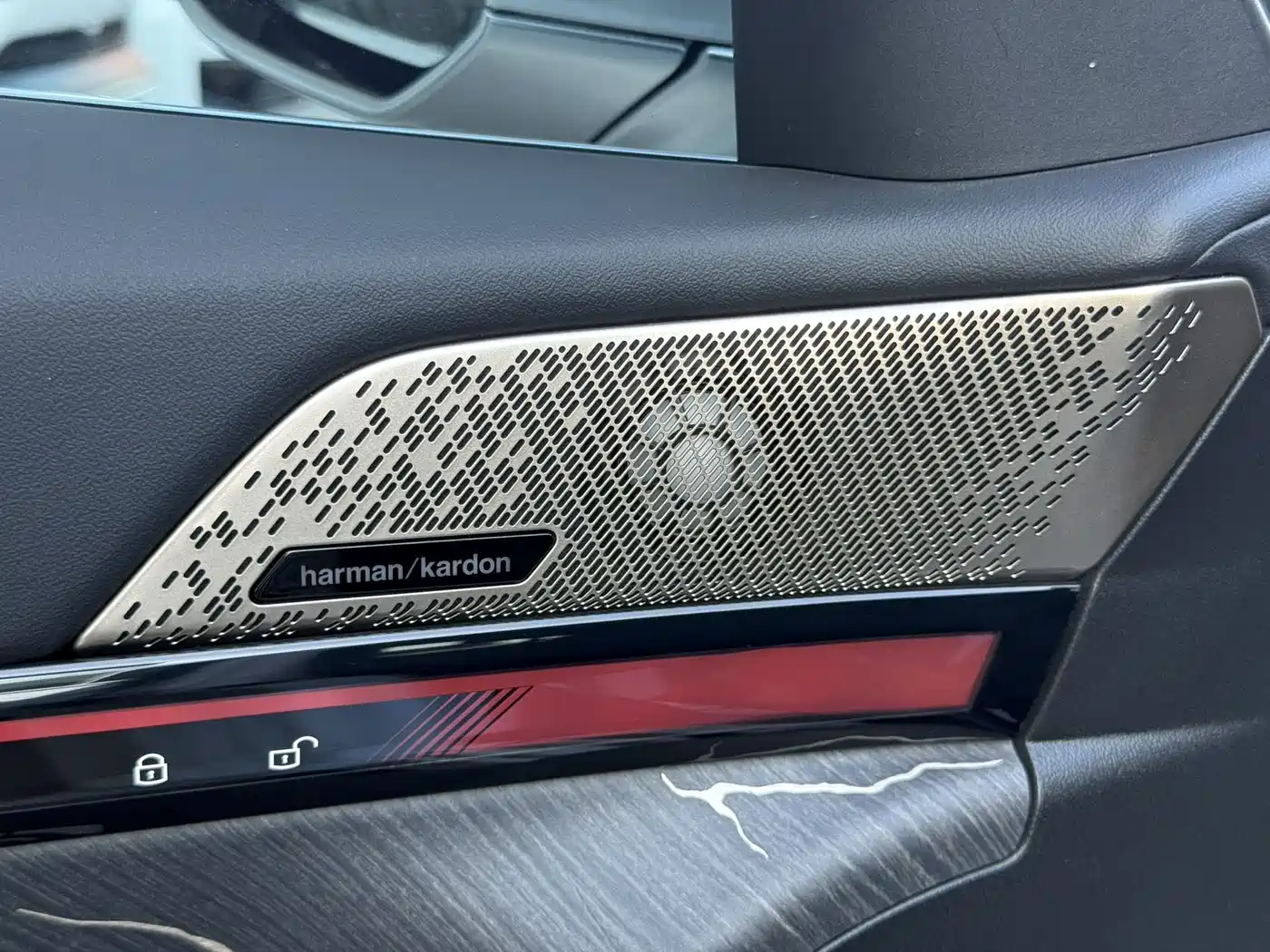BMW i5 2024 eDrive 35L Premium Model M Sport Package фото 16
