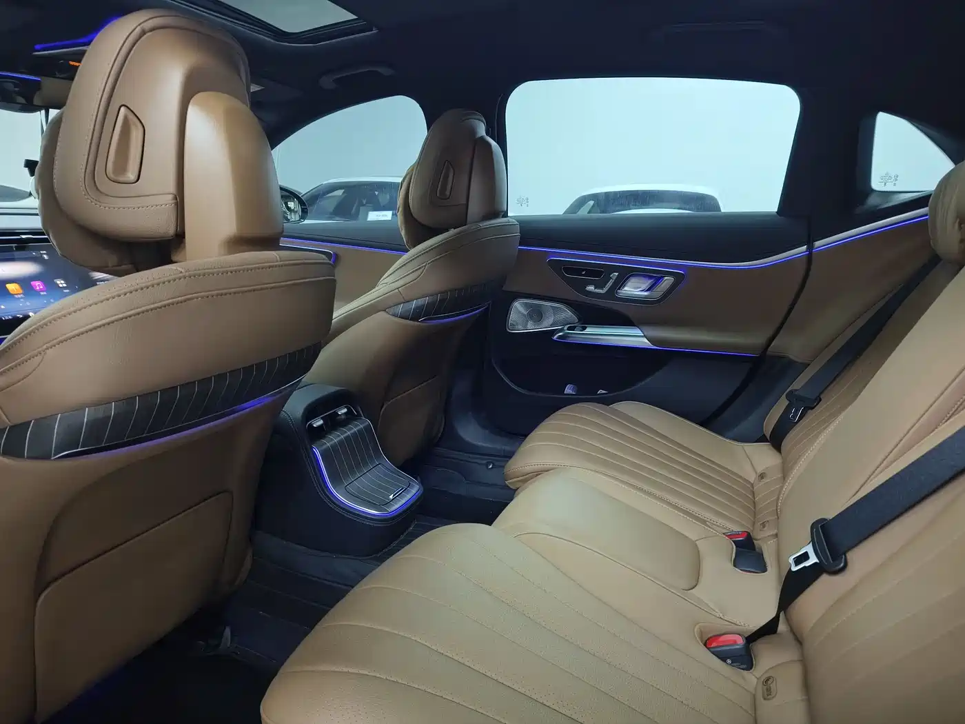 Mercedes-Benz E-Class 2024 Model E 300 L Luxury фото 8