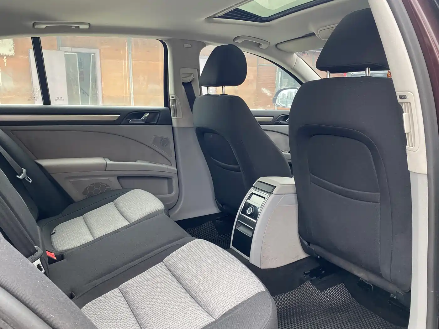 Škoda Superb 2010 1.4TSI DSG Grace Edition фото 10