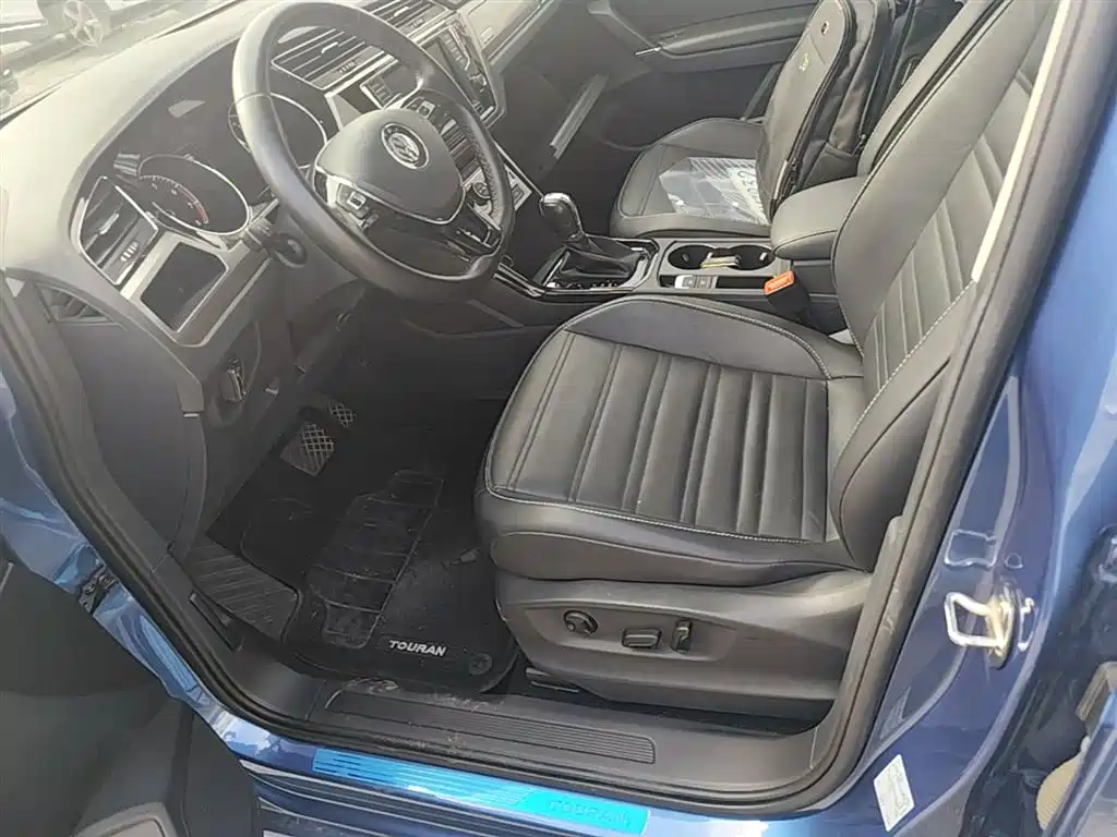 Volkswagen Touran 2018 Touran L 280TSI DSG Luxury 7-seater фото 15