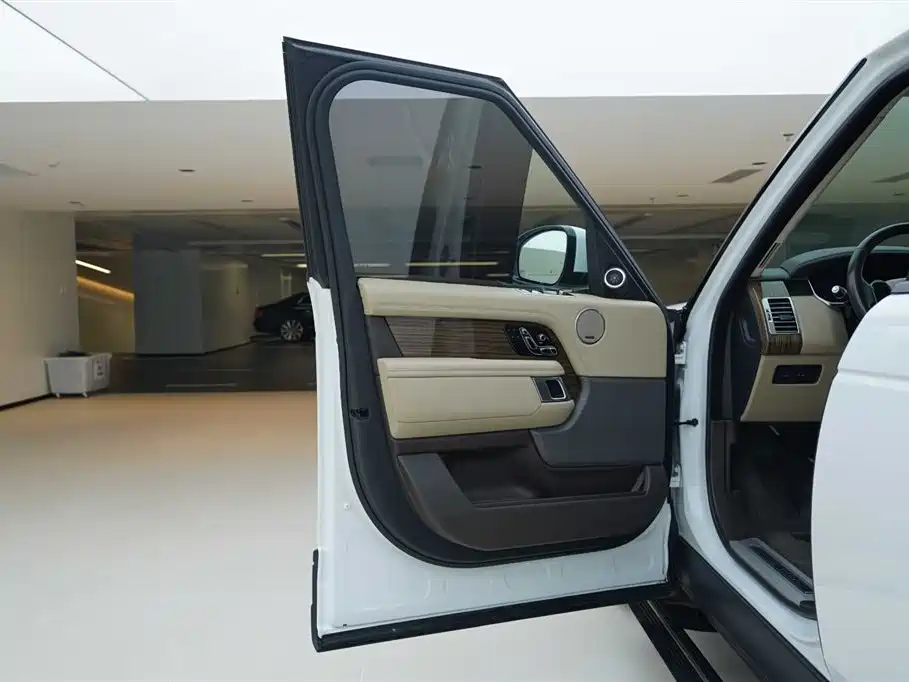 Land Rover Range Rover 2018 3.0 SC V6 Vogue Heritage Edition фото 17