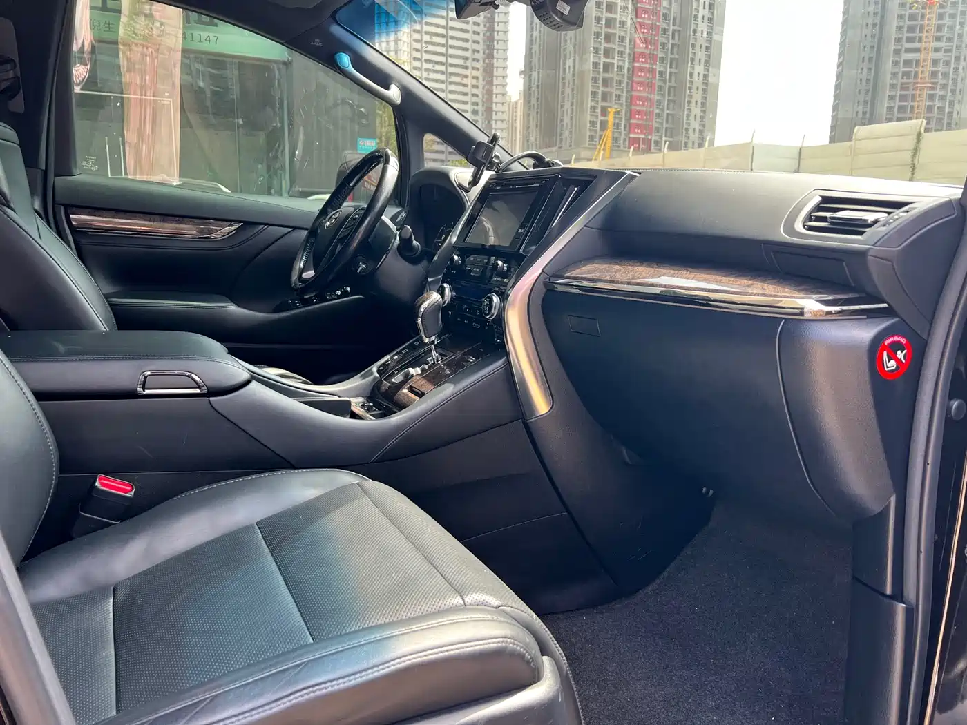 Toyota Vellfire 2019 Hybrid 2.5L HV Premium Edition фото 6