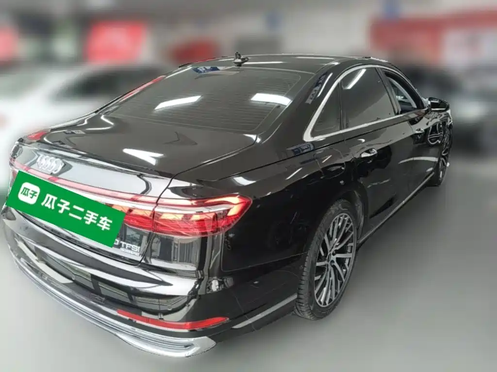 Photo 12 - Audi A8