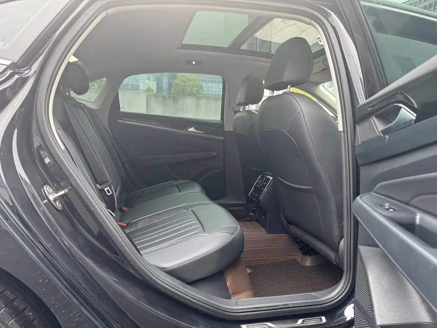 Volkswagen Passat 2023 Facelift 330TSI Starlight Elite Edition фото 8