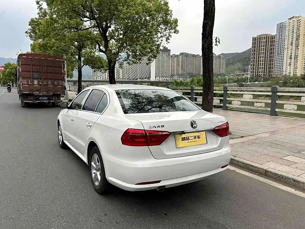 Volkswagen Lavida 2013 Facelift Classic 1.6L Automatic Trend фото 3