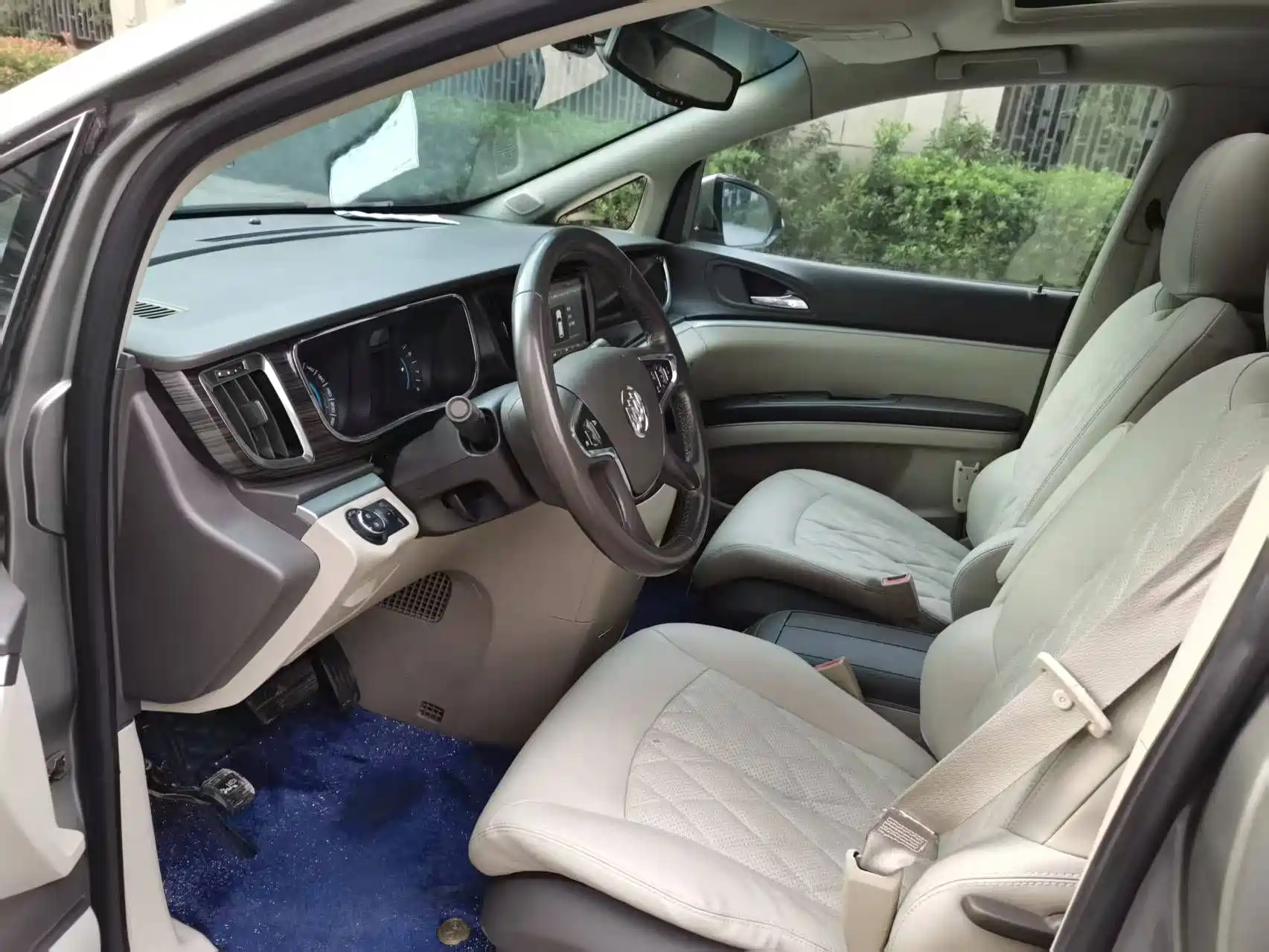 Photo 11 - Buick GL8