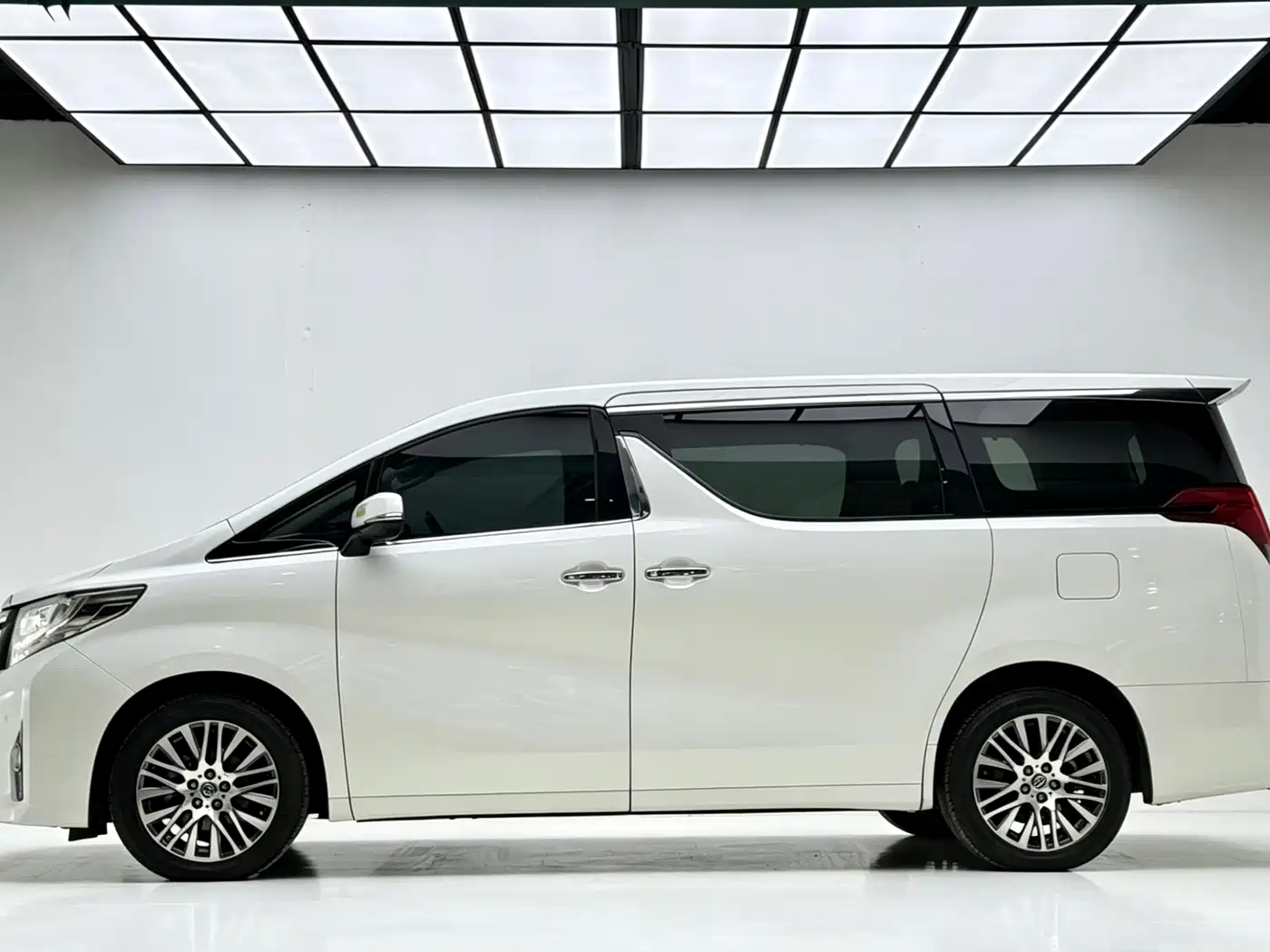 Toyota Alphard 2015 3.5L Luxury Edition фото 3