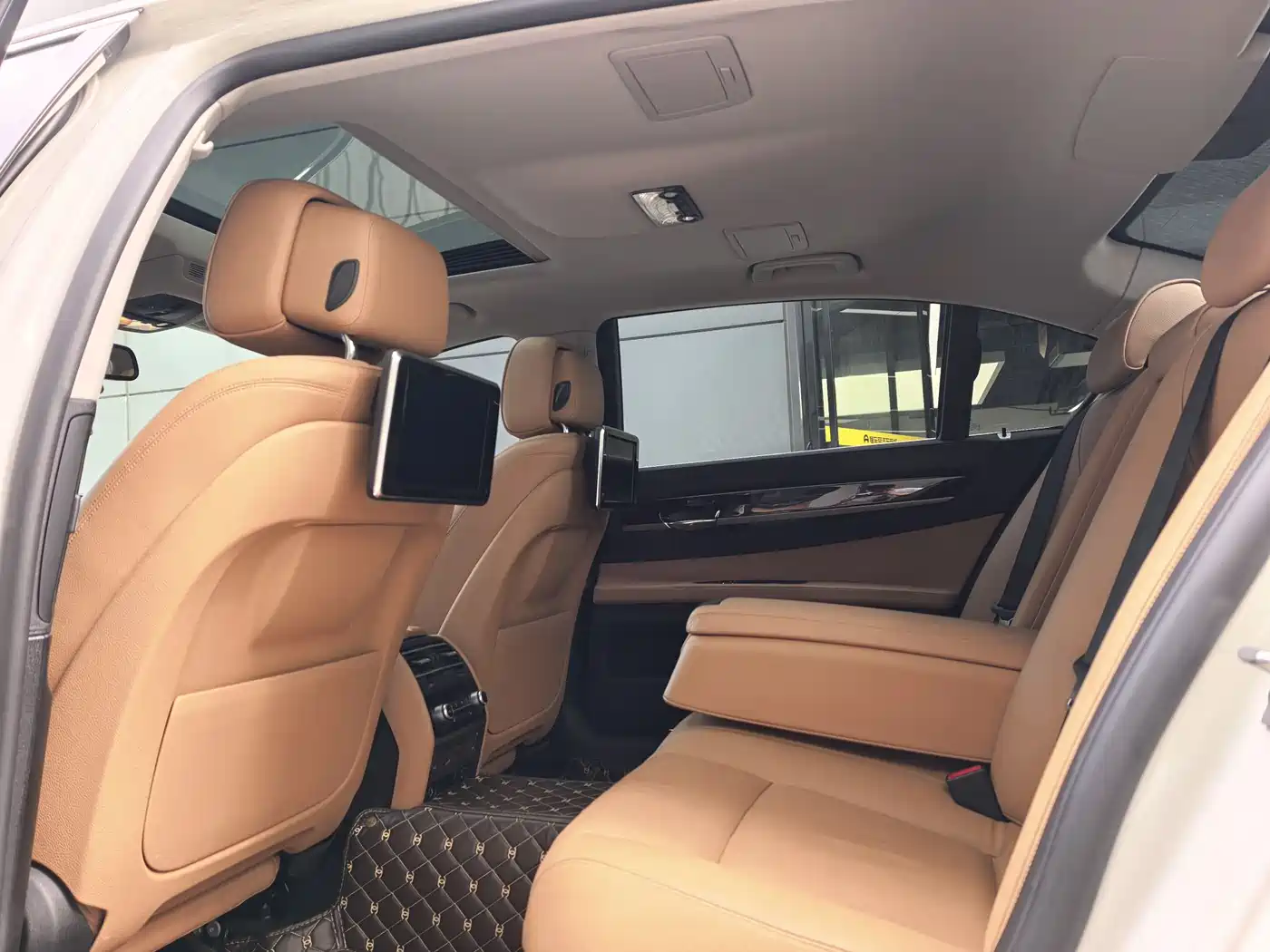 BMW 7 Series 2014 730Li Premium фото 10