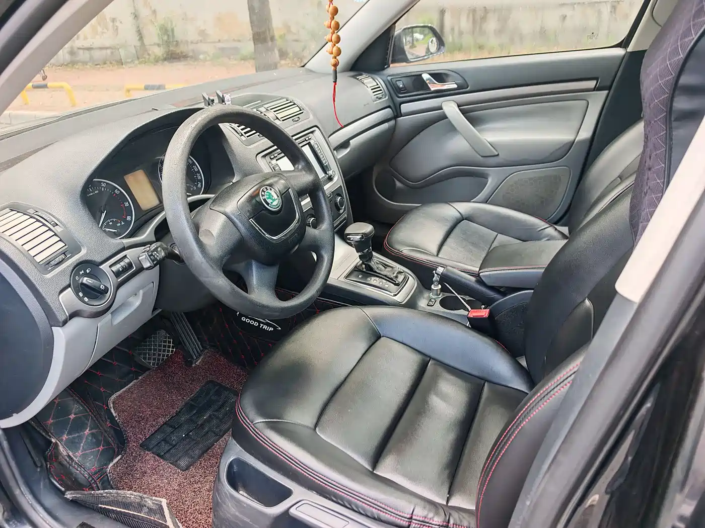 Škoda Octavia 2010 1.6L Auto Comfort фото 4