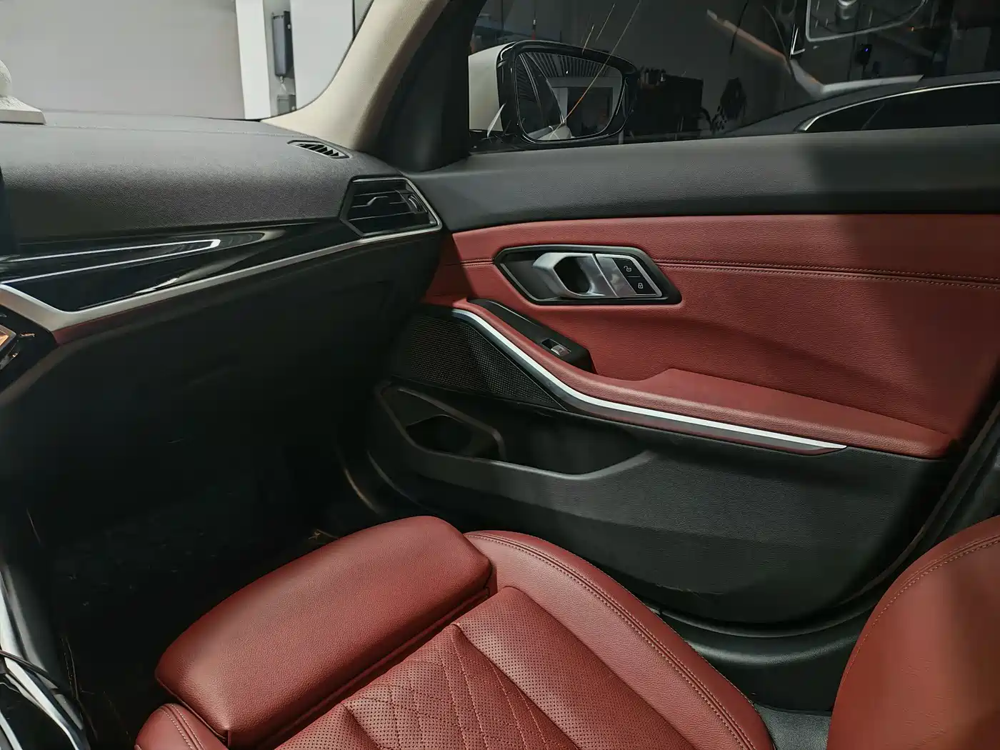 BMW 3 Series 2024 320Li M Sport Package фото 10