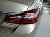 Фото 8 - Honda Accord