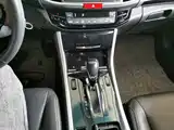Фото 14 - Honda Accord