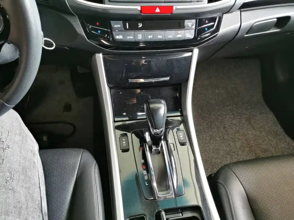 Фото 14 - Honda Accord