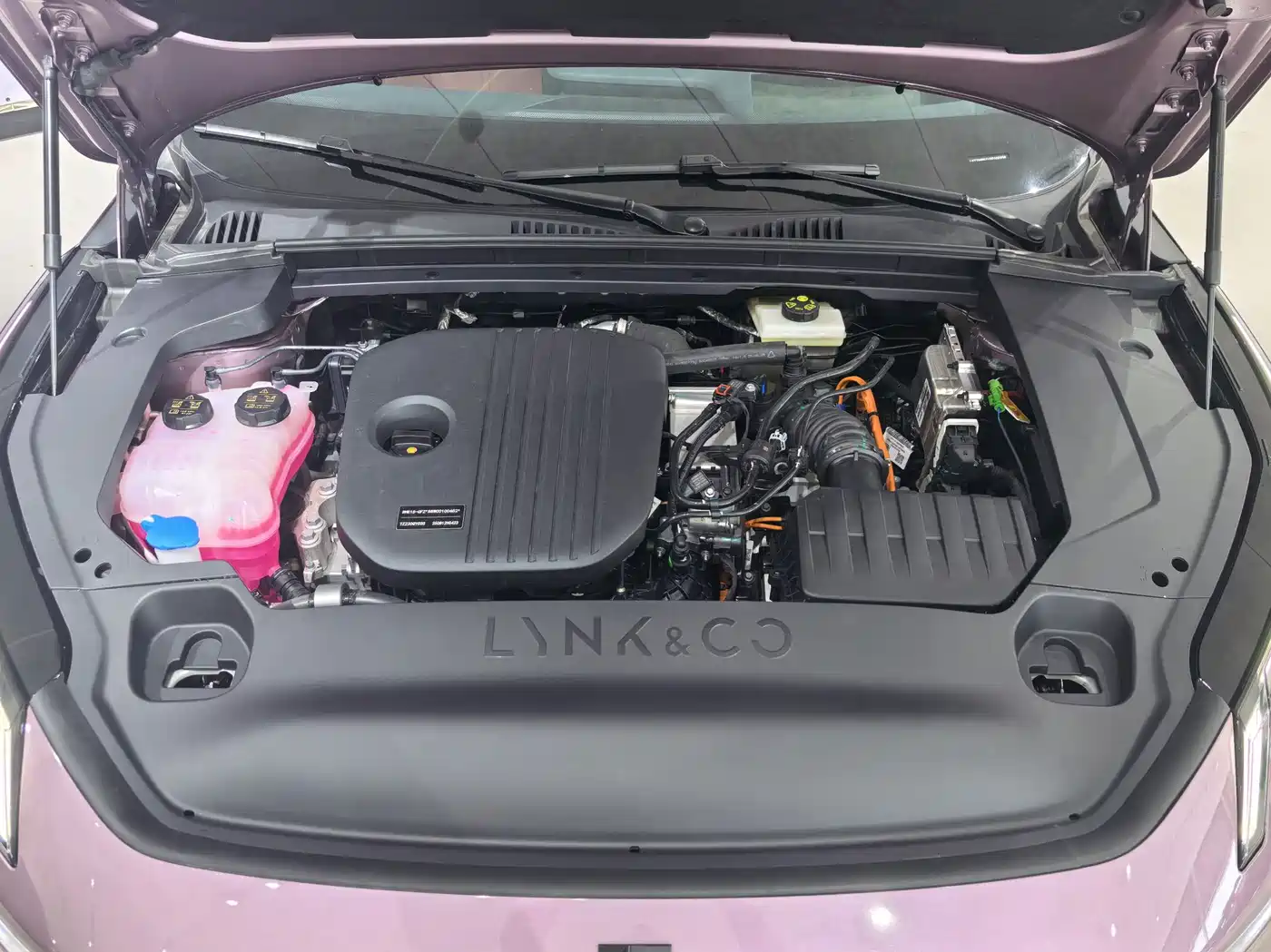 Lynk & Co 07 EM-P 2025 Model Base фото 19