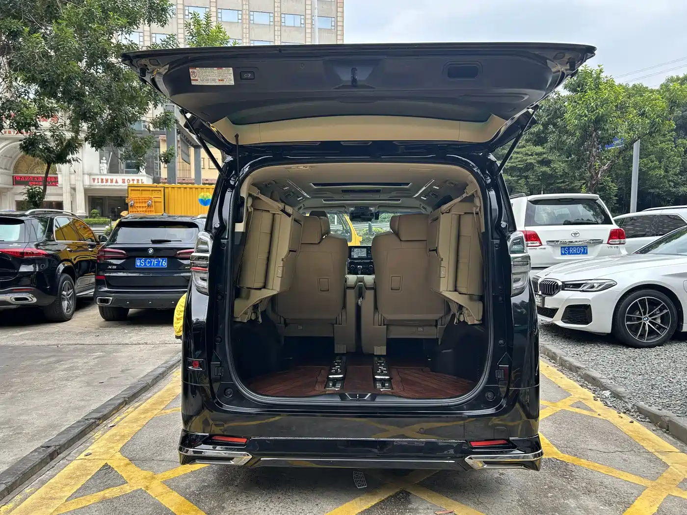 Toyota Vellfire 2021 Crown Hybrid 2.5L HV Premium Edition фото 21