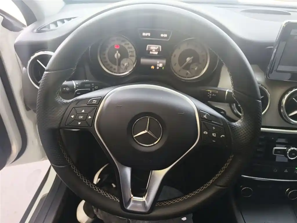 Mercedes-Benz GLA 2015 GLA 200 Dynamic фото 11