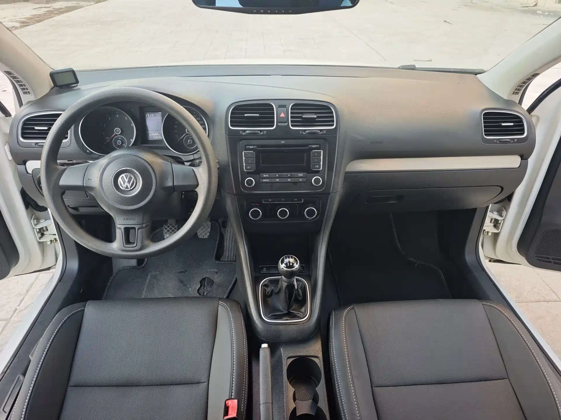 Photo 10 - Volkswagen Golf