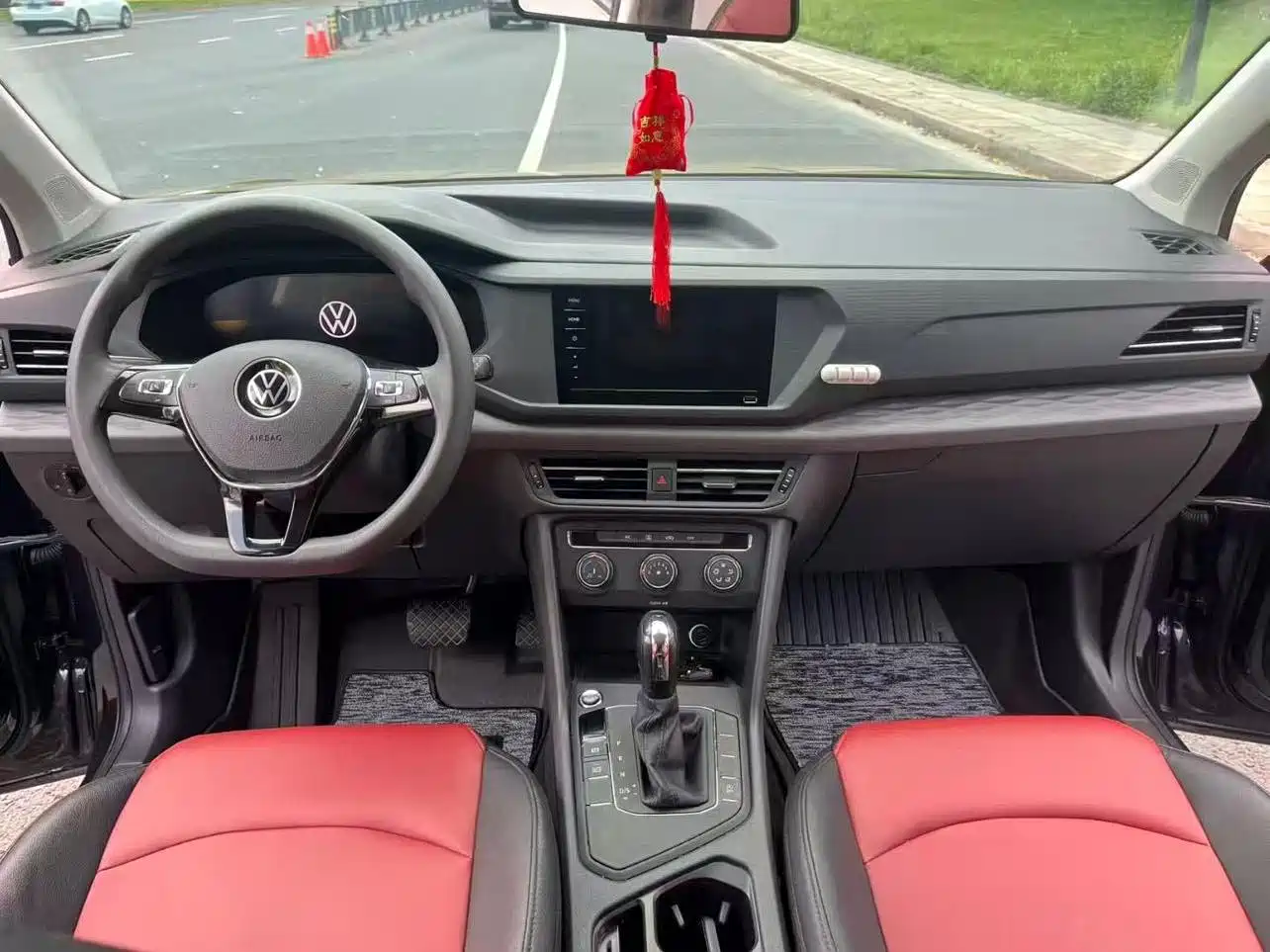 Volkswagen Tharu 2022 280TSI 2WD Trend фото 8