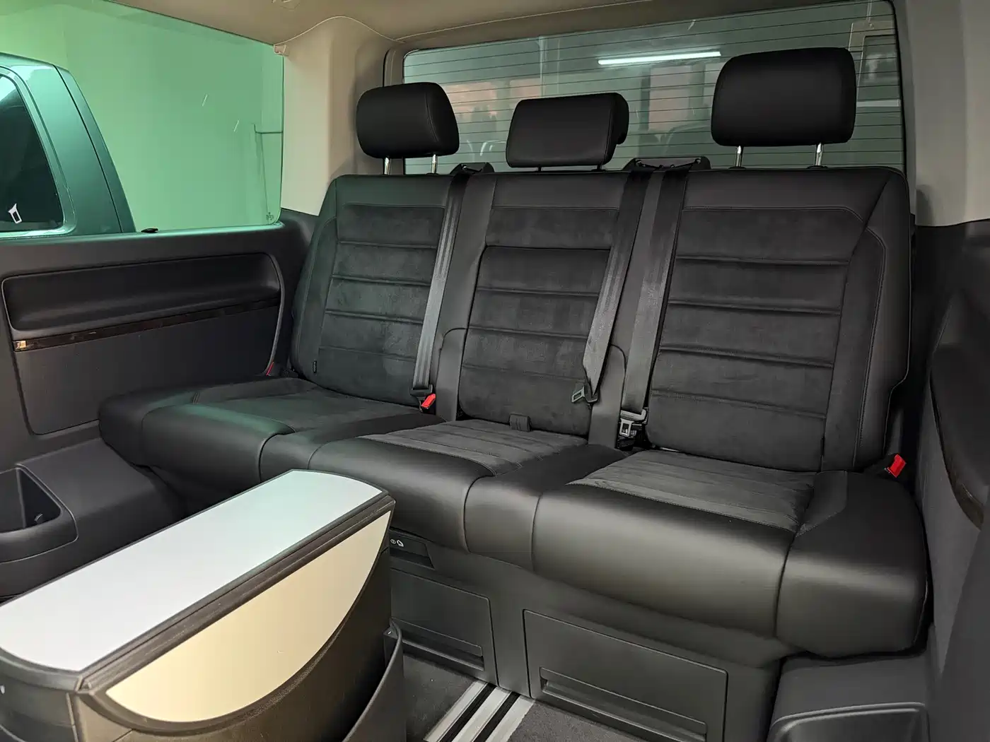 Volkswagen Multivan 2018 2.0TSI 4WD Explorer Edition 7-Seater фото 3