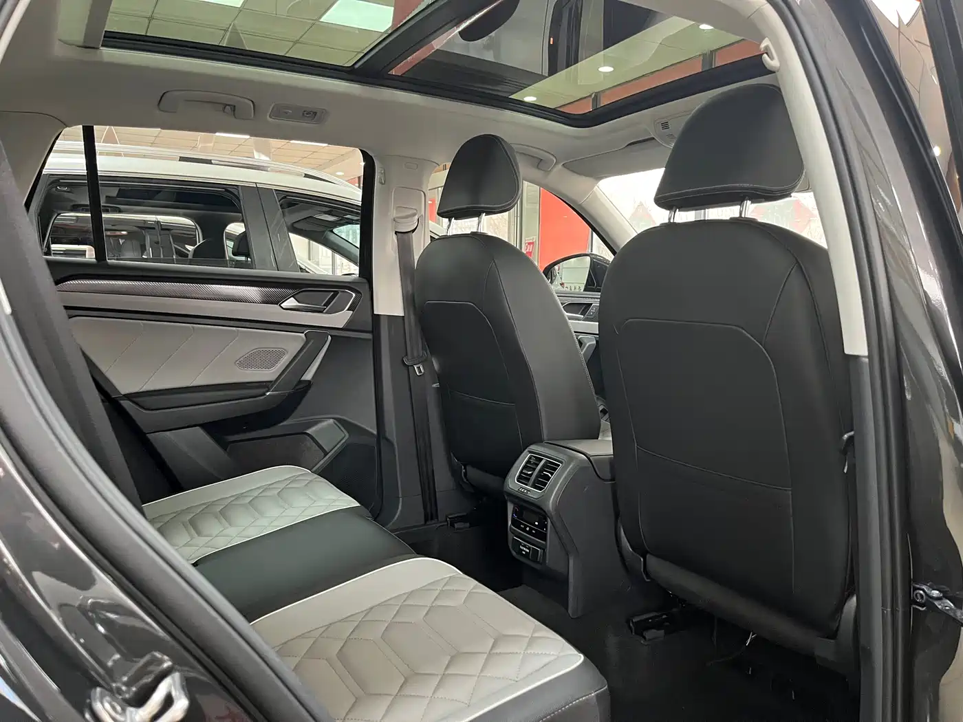 Volkswagen Tayron 2025 Shared Joy 330TSI фото 6