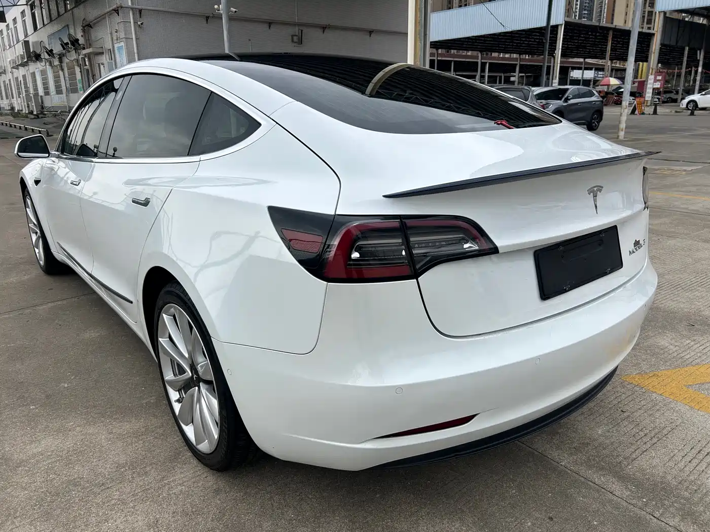 TESLA MODEL 3