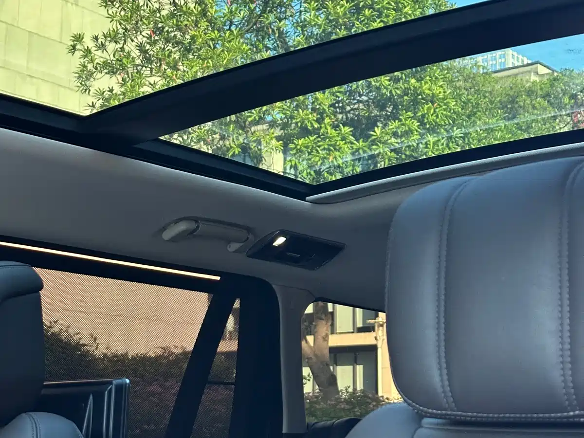 Land Rover Range Rover 2018 3.0 SC V6 Vogue Heritage Extended Edition фото 27