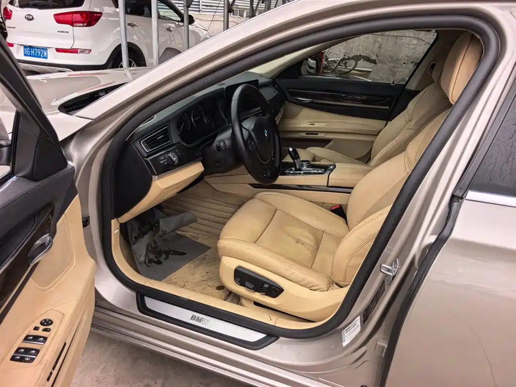 BMW 7 Series 2013 Model 730Li Leading фото 11