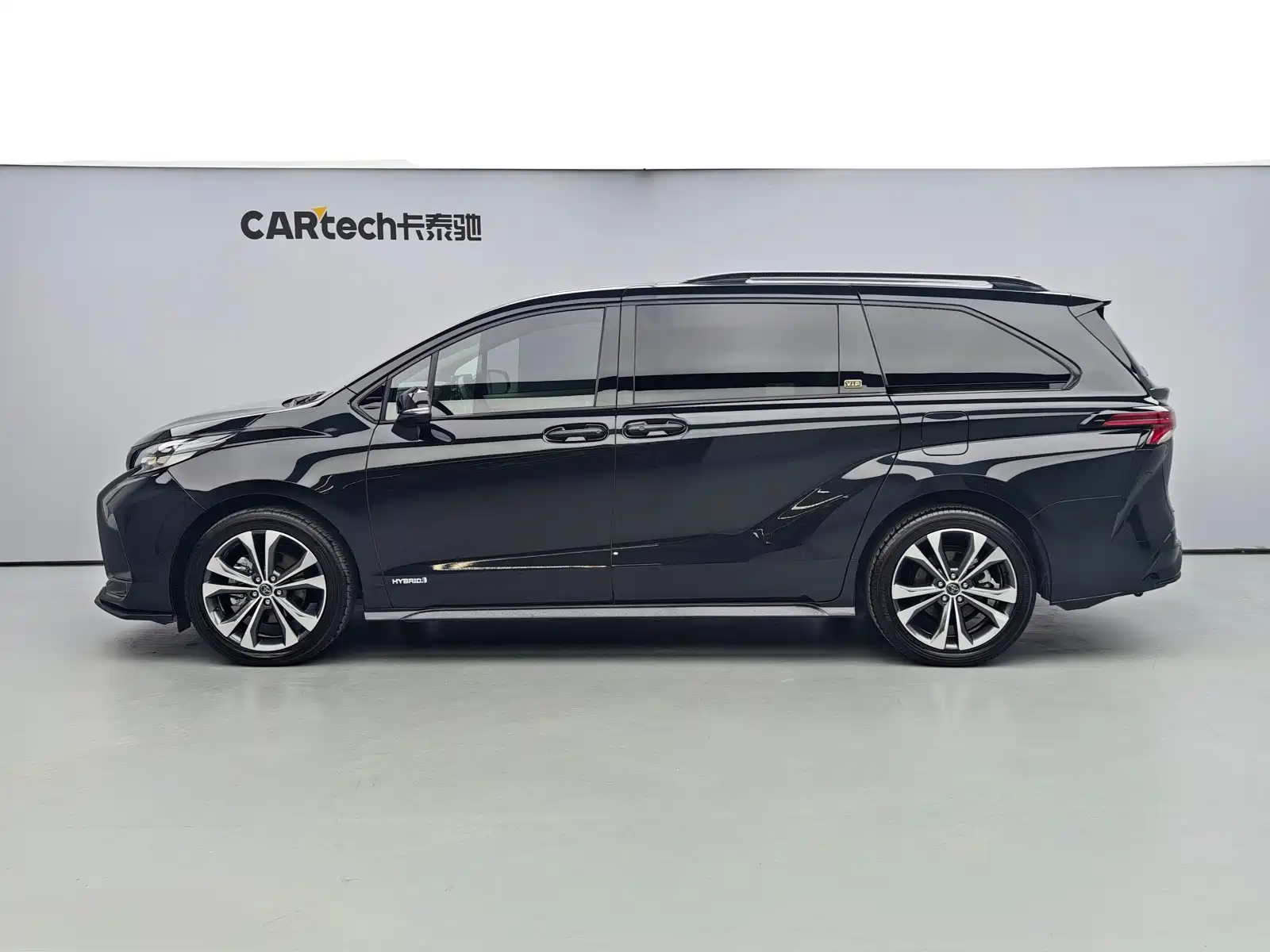 Фото 3 - Toyota Granvia