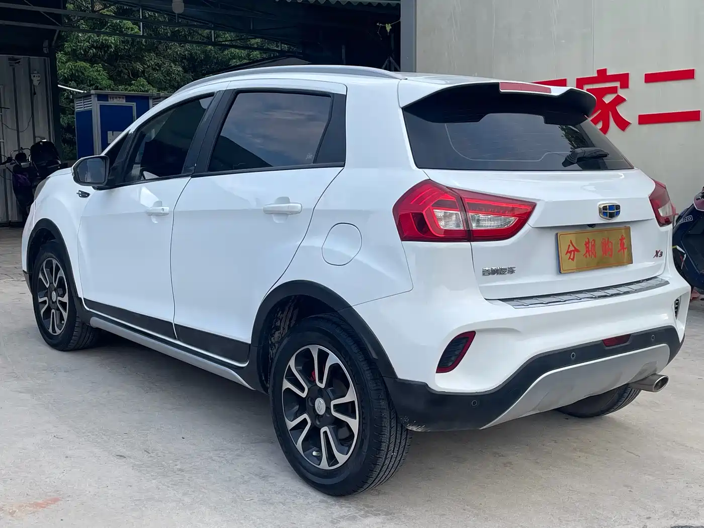 Фото 7 - Geely Vision X3