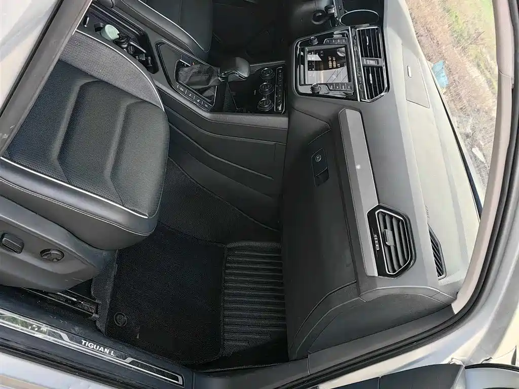 Volkswagen Tiguan L 2017 330TSI Automatic 2WD Luxury Edition фото 6