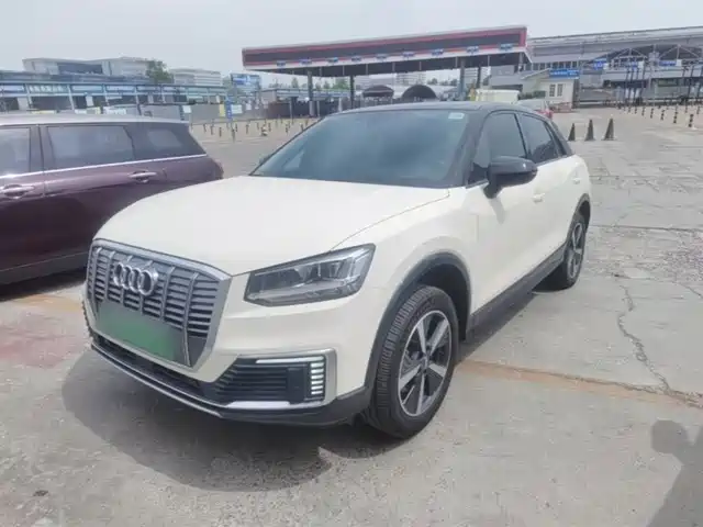 AUDI Q2L E-TRON 2020