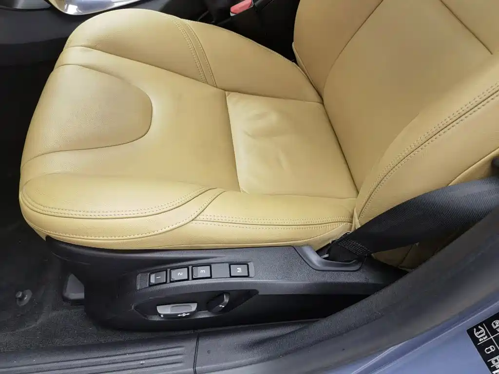 Фото 20 - Volvo V40