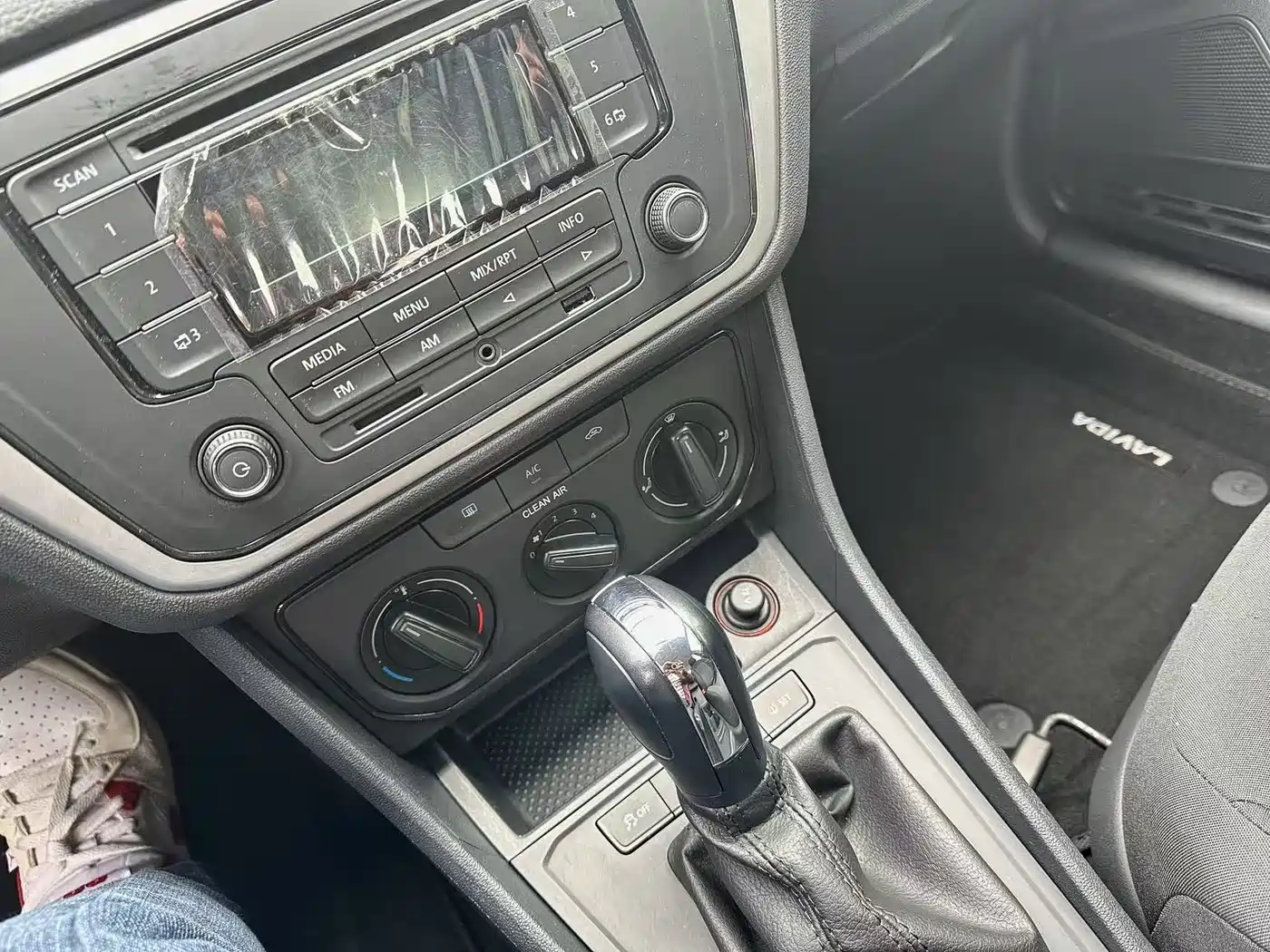 Volkswagen Lavida 2017 1.6L Automatic Trend Edition фото 16