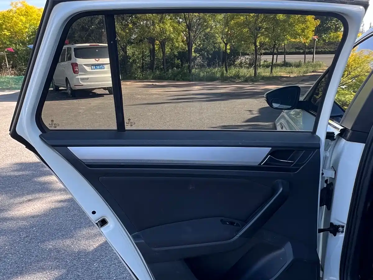 Volkswagen C-TREK 2018 1.5L Auto Fashion Edition фото 9