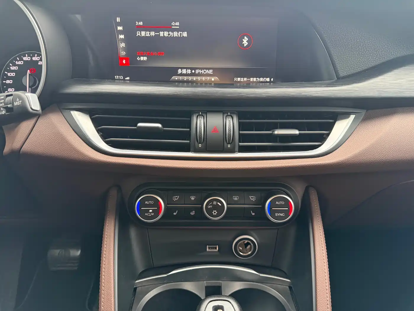 Alfa Romeo Stelvio 2019 2017 2.0T 200HP Luxury Edition